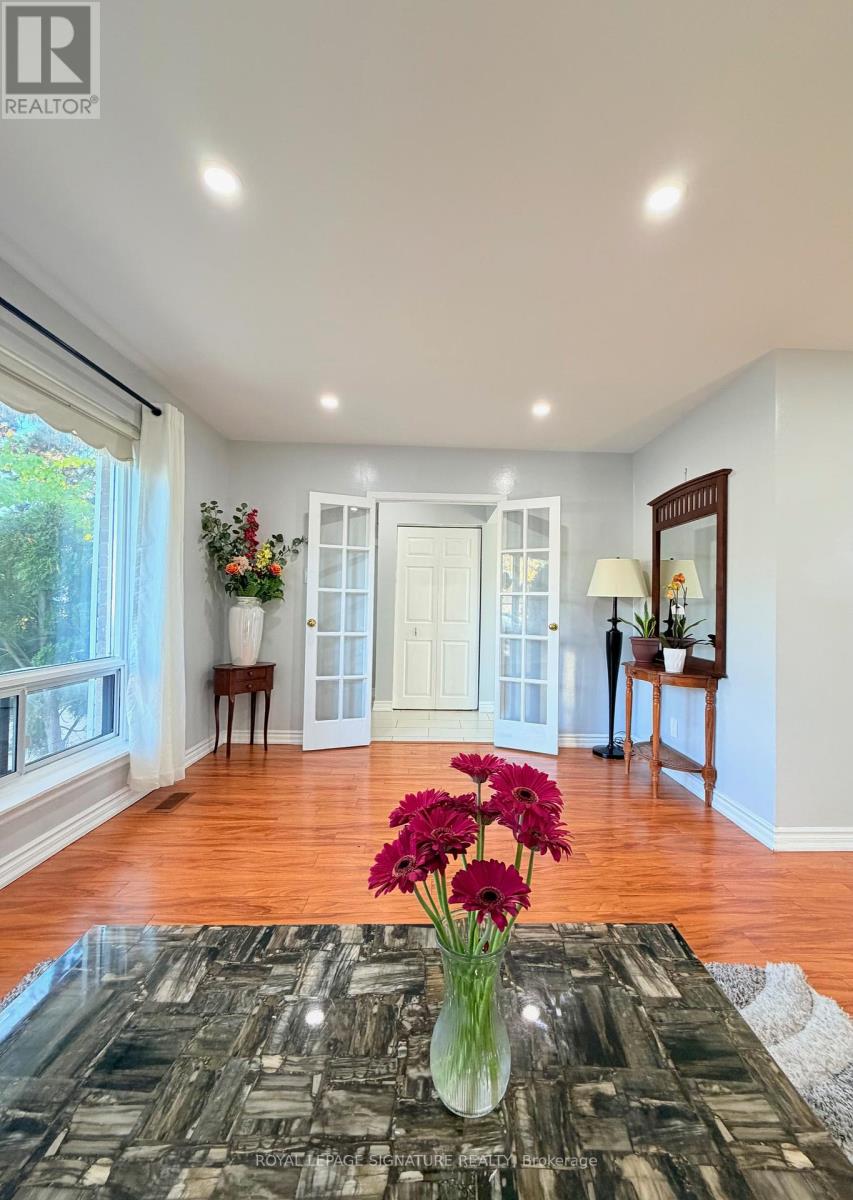 25 Birchbank Road, Brampton, Ontario  L6T 1L8 - Photo 5 - W12491498