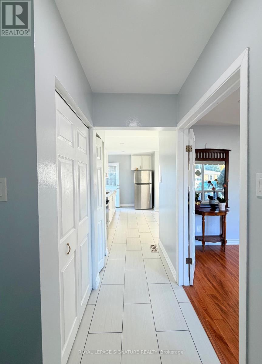 25 Birchbank Road, Brampton, Ontario  L6T 1L8 - Photo 7 - W12491498