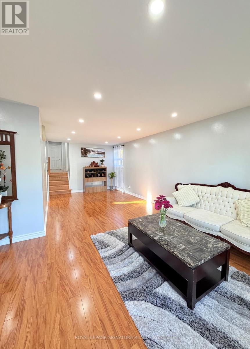 25 Birchbank Road, Brampton, Ontario  L6T 1L8 - Photo 9 - W12491498