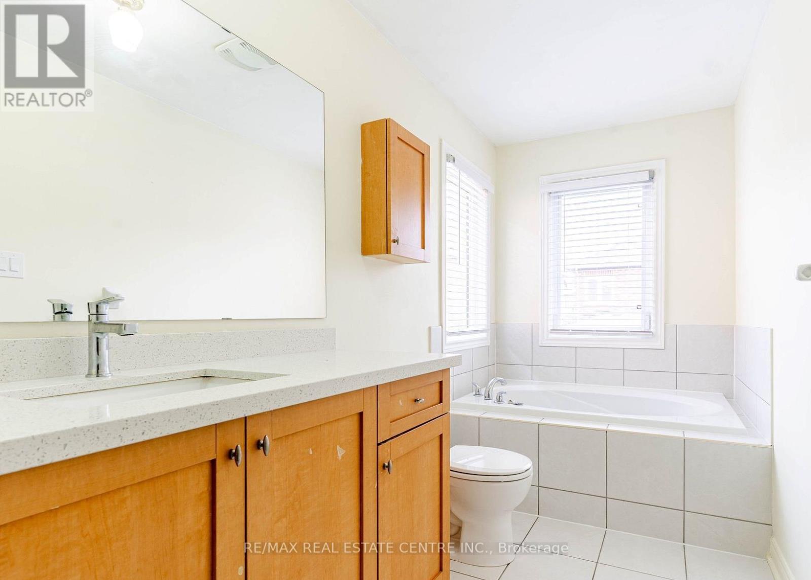 106 Silent Pond Crescent, Brampton, Ontario  L6V 4S9 - Photo 10 - W12491528