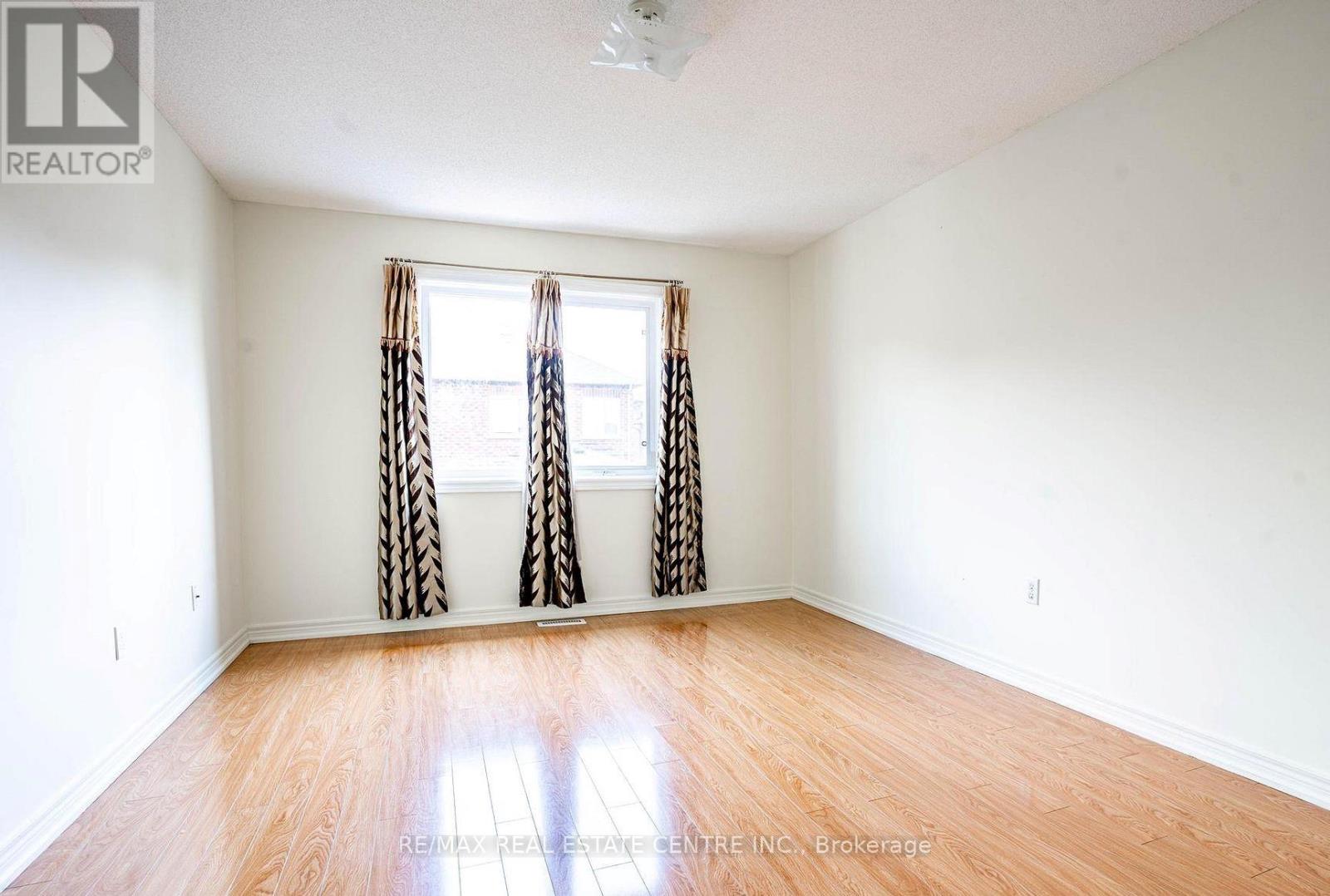 106 Silent Pond Crescent, Brampton, Ontario  L6V 4S9 - Photo 11 - W12491528