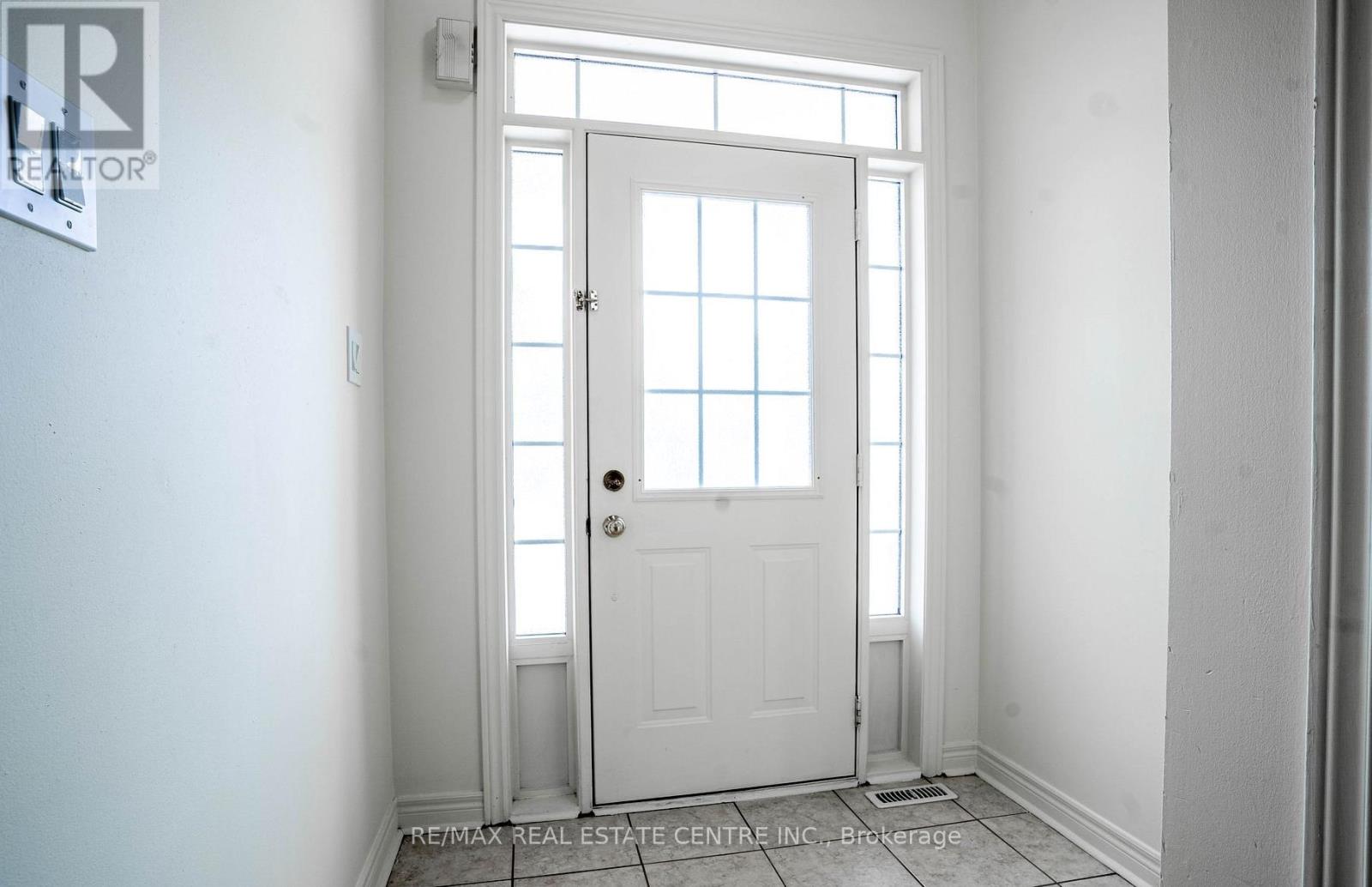 106 Silent Pond Crescent, Brampton, Ontario  L6V 4S9 - Photo 3 - W12491528