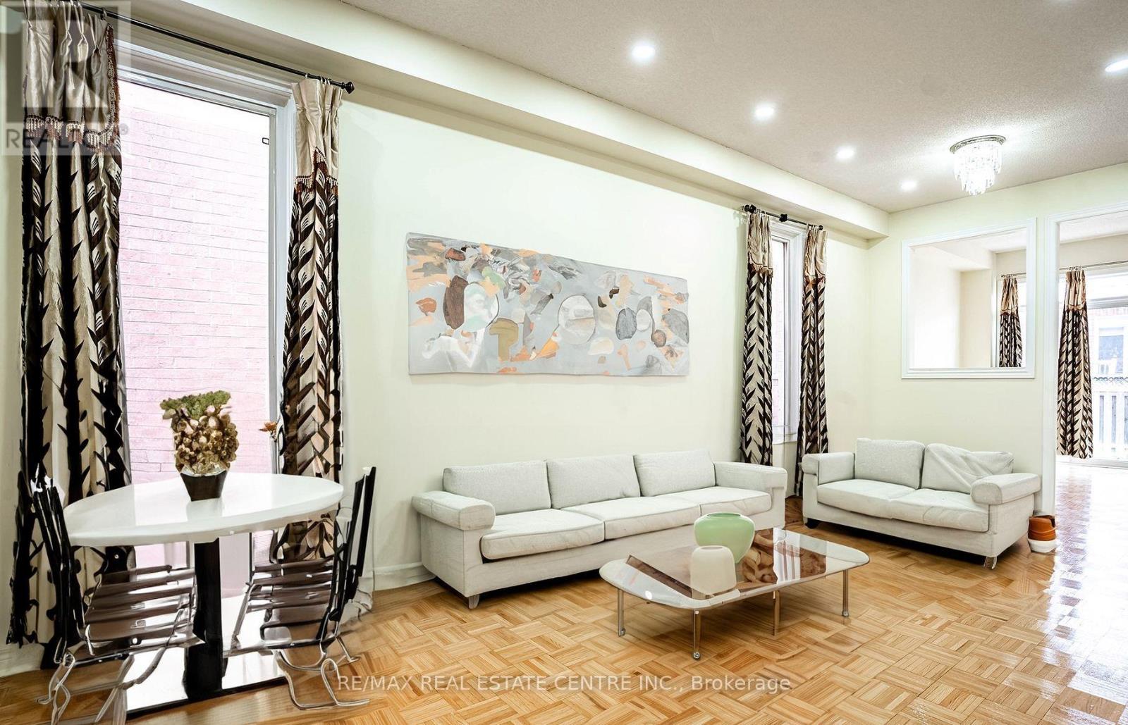 106 Silent Pond Crescent, Brampton, Ontario  L6V 4S9 - Photo 4 - W12491528