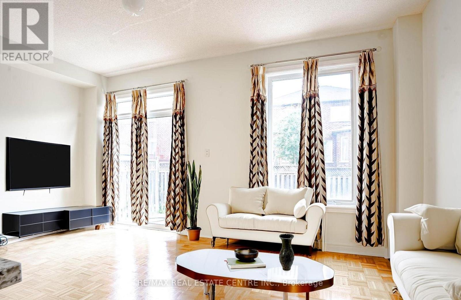 106 Silent Pond Crescent, Brampton, Ontario  L6V 4S9 - Photo 5 - W12491528