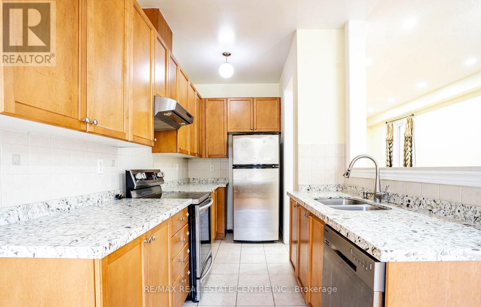 106 Silent Pond Crescent, Brampton, Ontario  L6V 4S9 - Photo 6 - W12491528