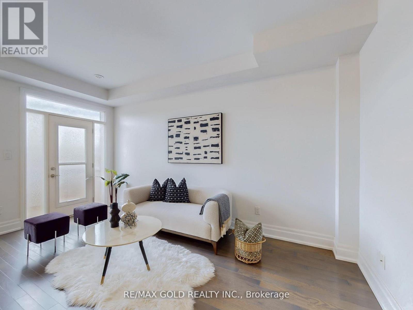 21 Gemma Place, Brampton, Ontario  L6Z 0J5 - Photo 4 - W12491534