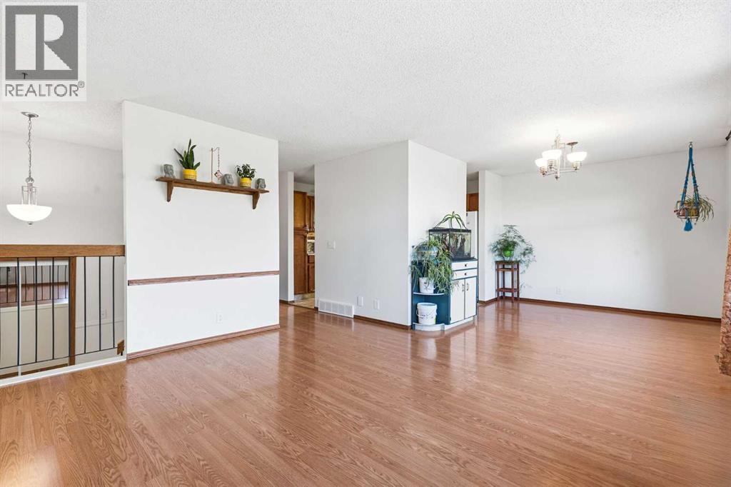 43 Macewan Glen Road Nw, Calgary, Alberta  T3K 2J3 - Photo 8 - A2253056