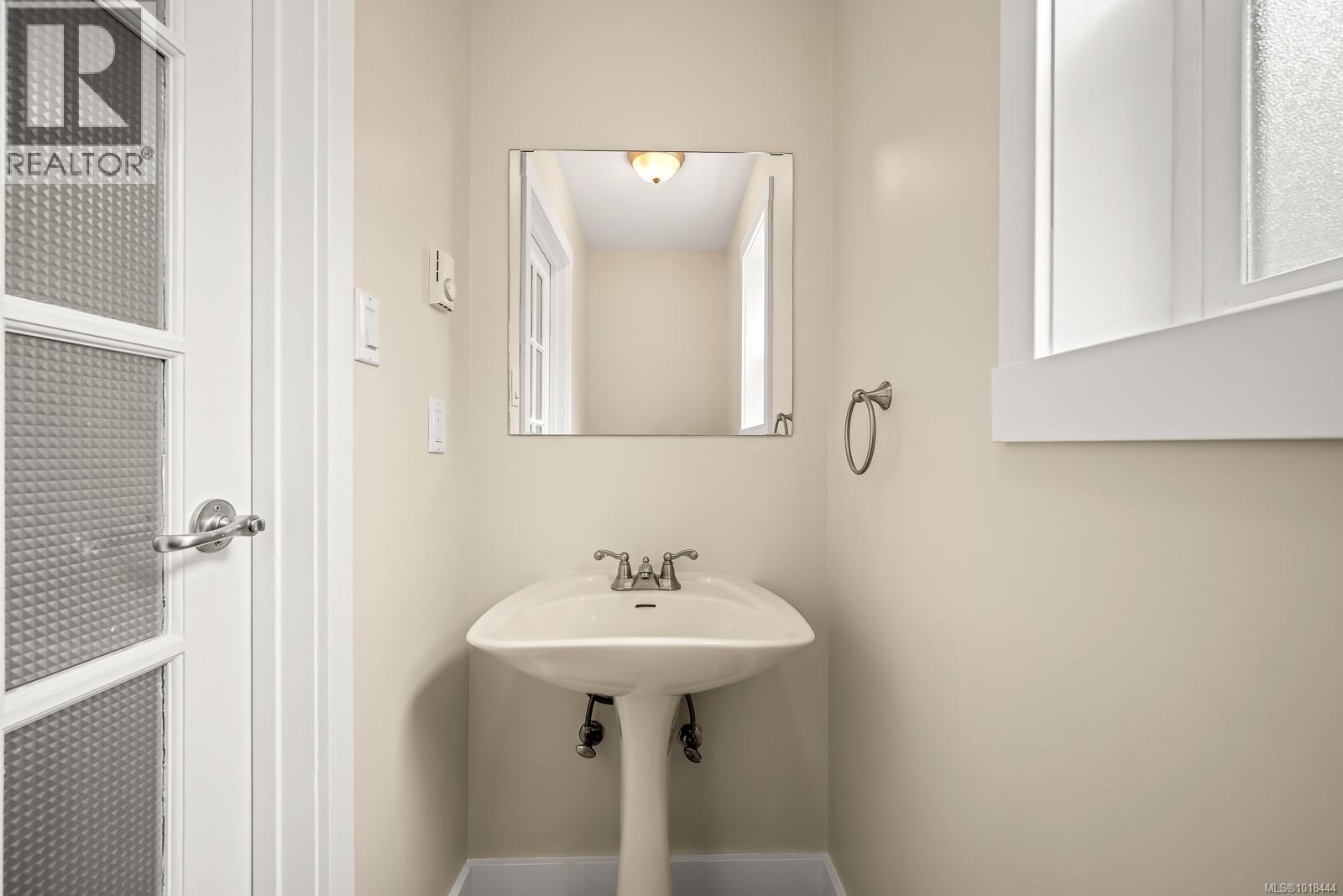 1401 22nd St, Courtenay, British Columbia  V9N 7L7 - Photo 13 - 1018444