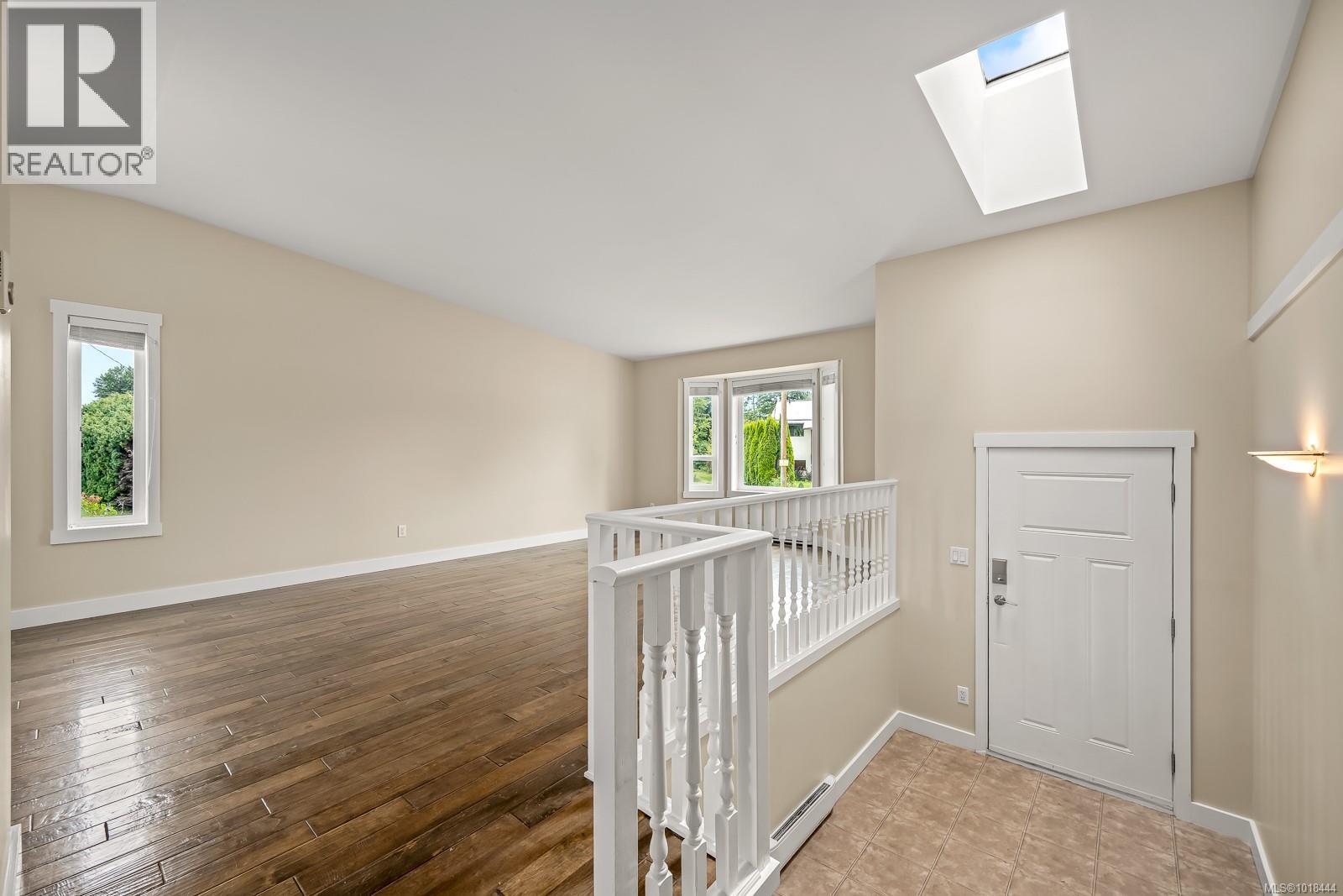 1401 22nd St, Courtenay, British Columbia  V9N 7L7 - Photo 2 - 1018444