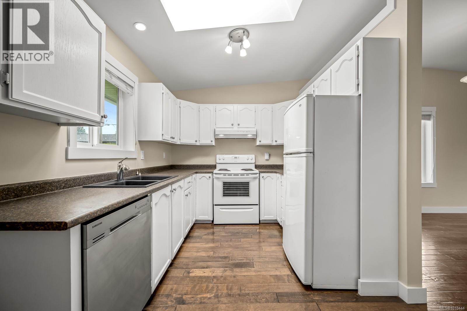 1401 22nd St, Courtenay, British Columbia  V9N 7L7 - Photo 32 - 1018444