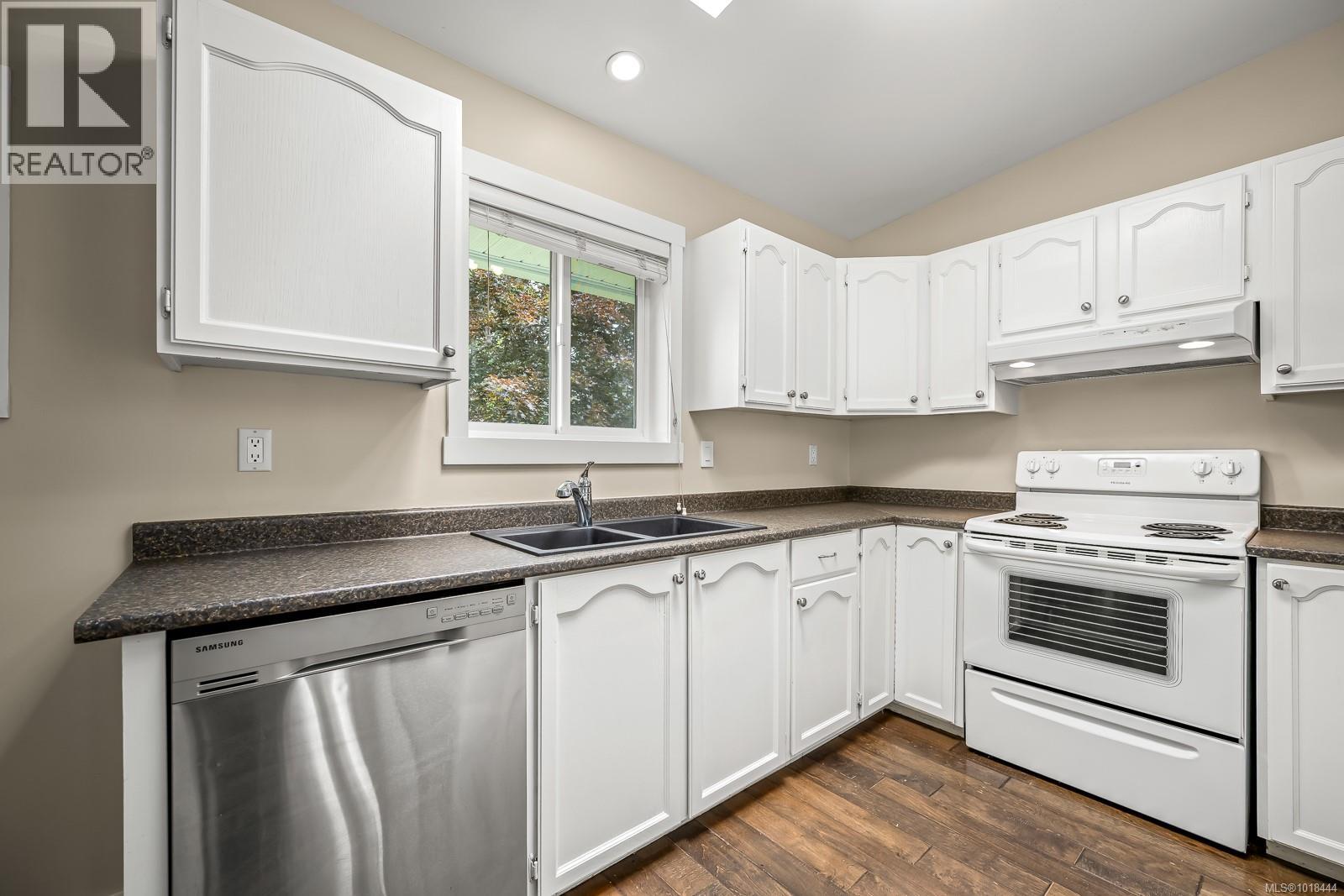 1401 22nd St, Courtenay, British Columbia  V9N 7L7 - Photo 33 - 1018444