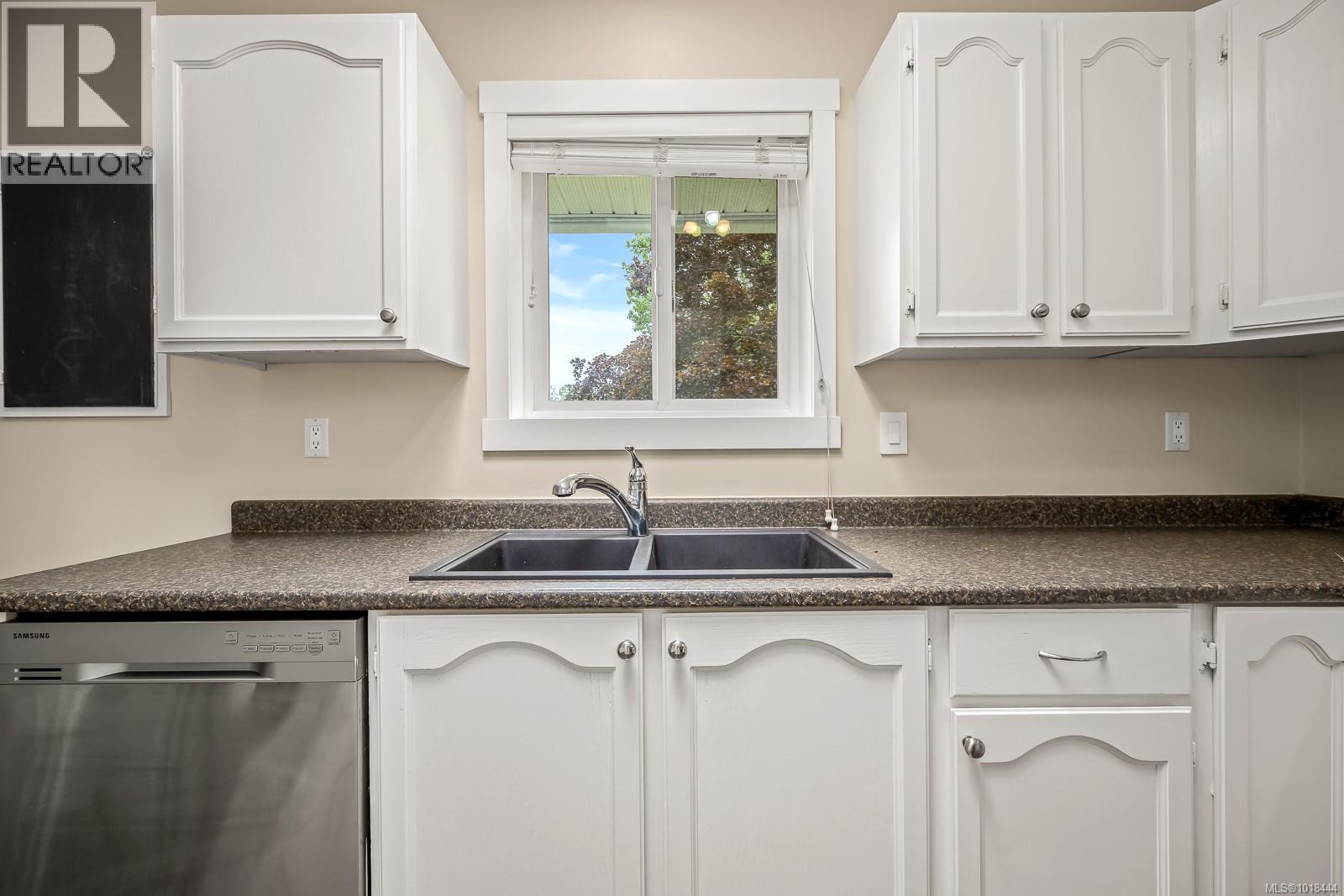 1401 22nd St, Courtenay, British Columbia  V9N 7L7 - Photo 34 - 1018444