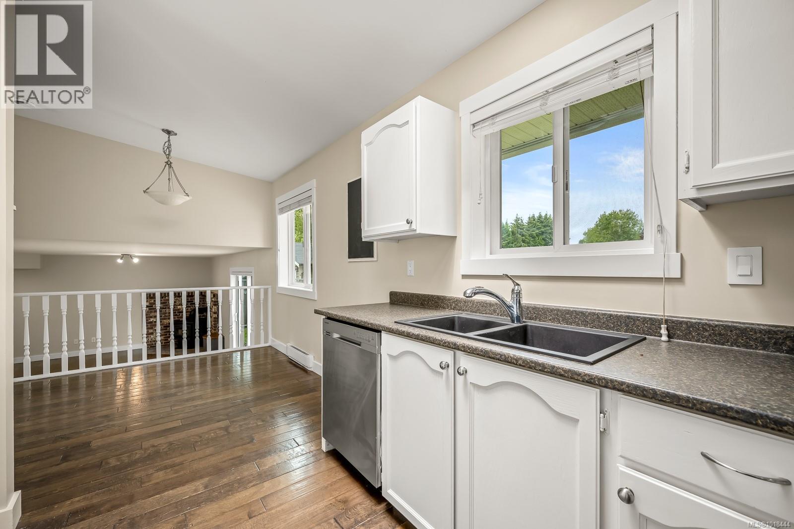 1401 22nd St, Courtenay, British Columbia  V9N 7L7 - Photo 35 - 1018444