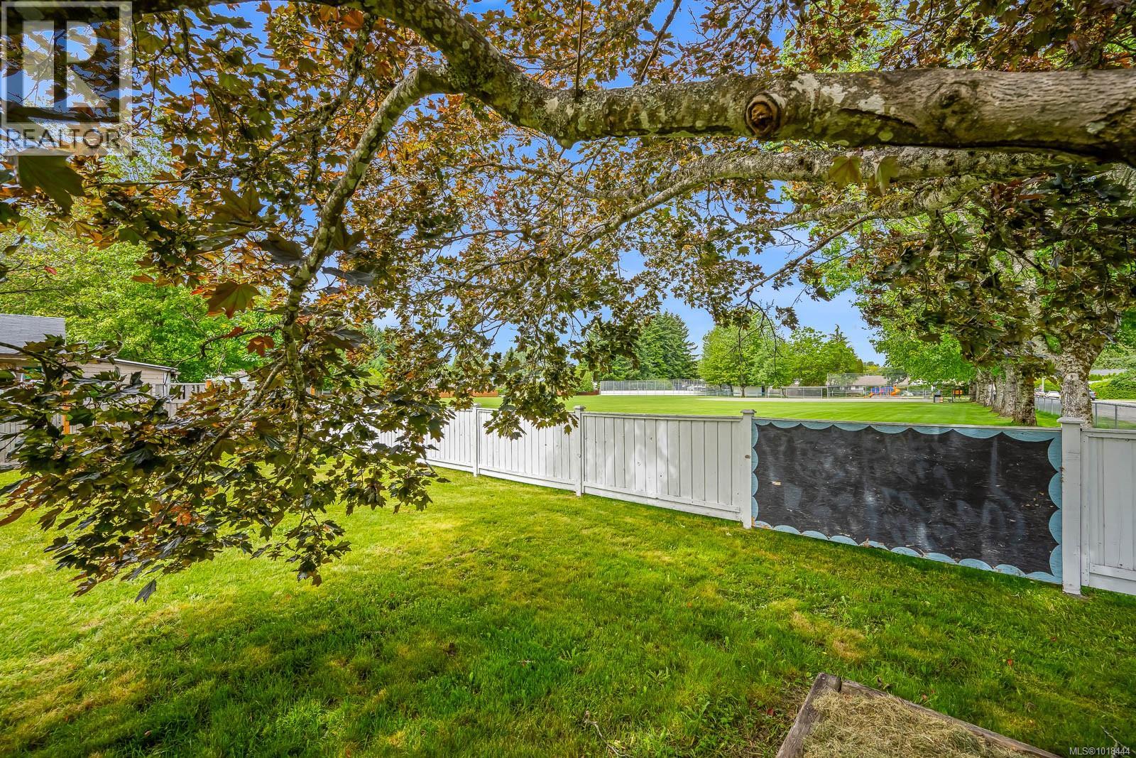 1401 22nd St, Courtenay, British Columbia  V9N 7L7 - Photo 52 - 1018444