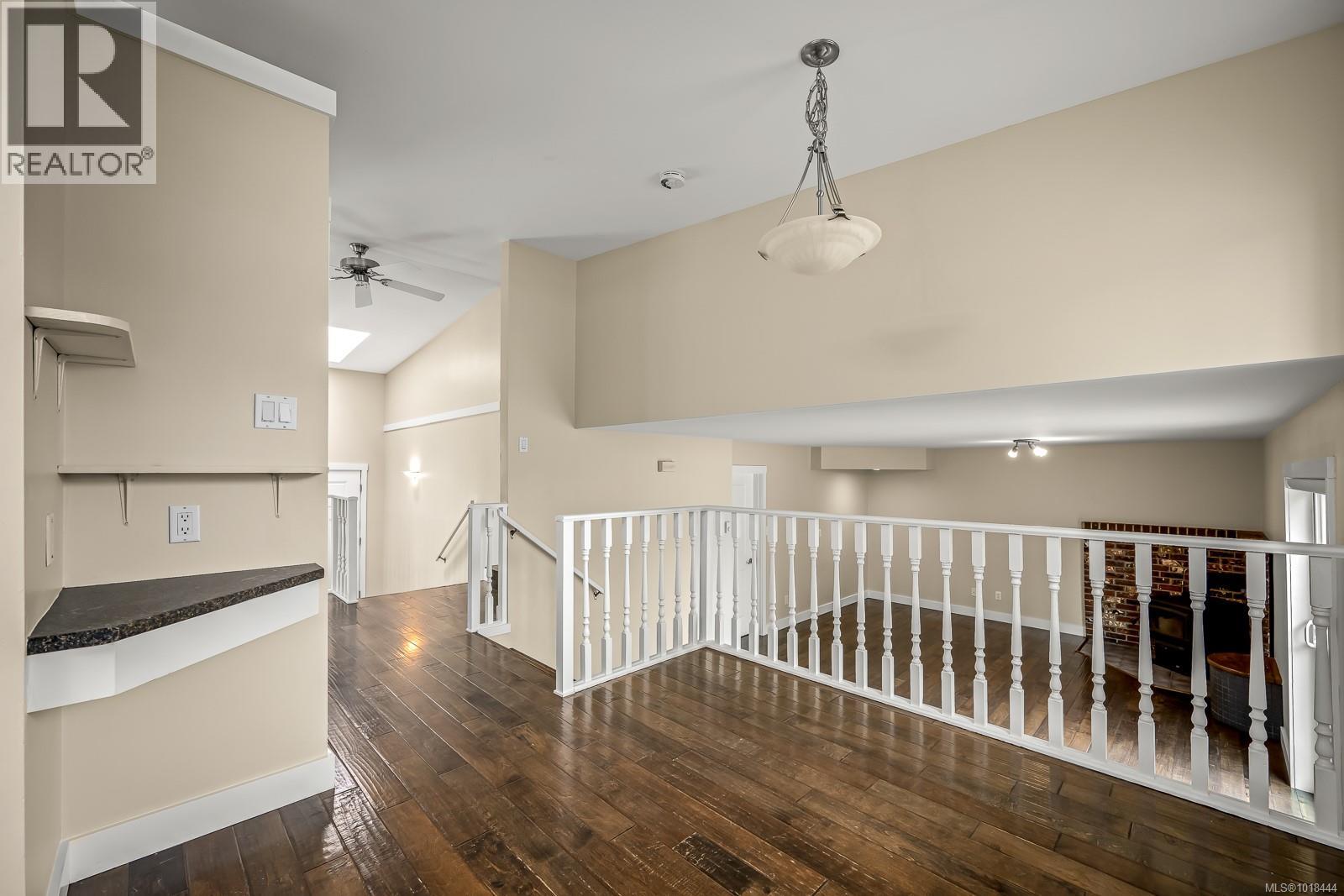 1401 22nd St, Courtenay, British Columbia  V9N 7L7 - Photo 6 - 1018444