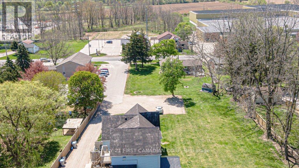 431 Albert Street, Strathroy-Caradoc, Ontario  N7G 1W8 - Photo 9 - X12492024