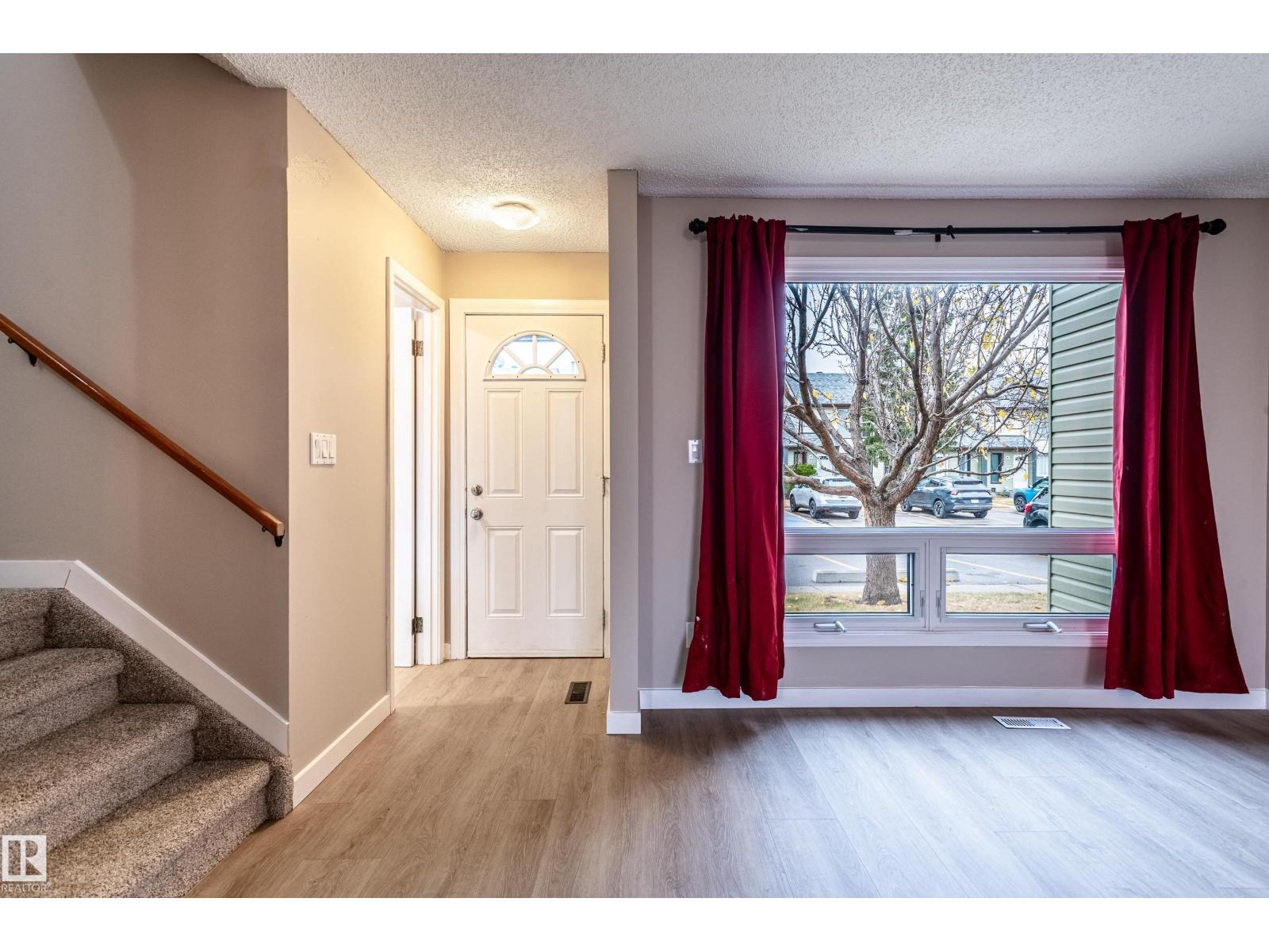 14707 25 Street Nw, Edmonton, Alberta  T5Y 2E8 - Photo 8 - E4464037