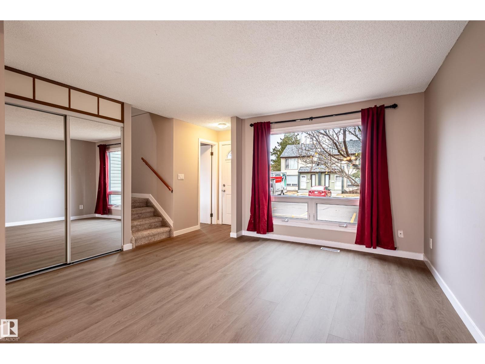 14707 25 Street Nw, Edmonton, Alberta  T5Y 2E8 - Photo 9 - E4464037