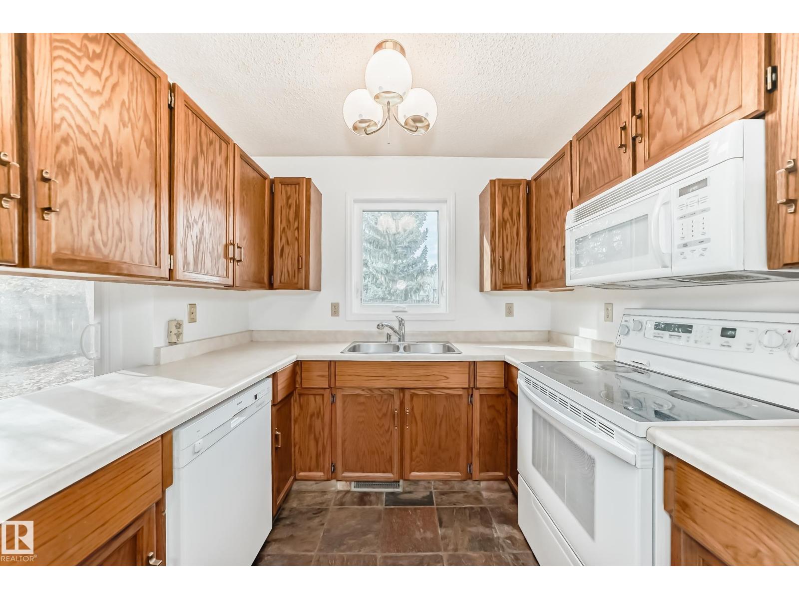 1028 107 St Nw, Edmonton, Alberta  T6J 6H2 - Photo 7 - E4464038