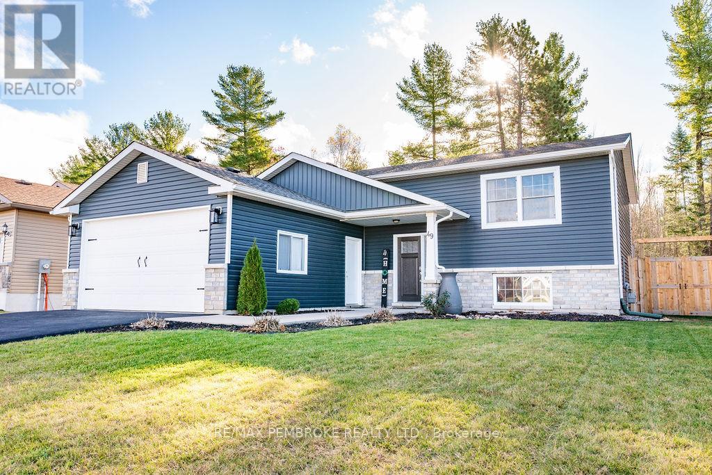 49 DUSTIN DRIVE, Petawawa, Ontario
