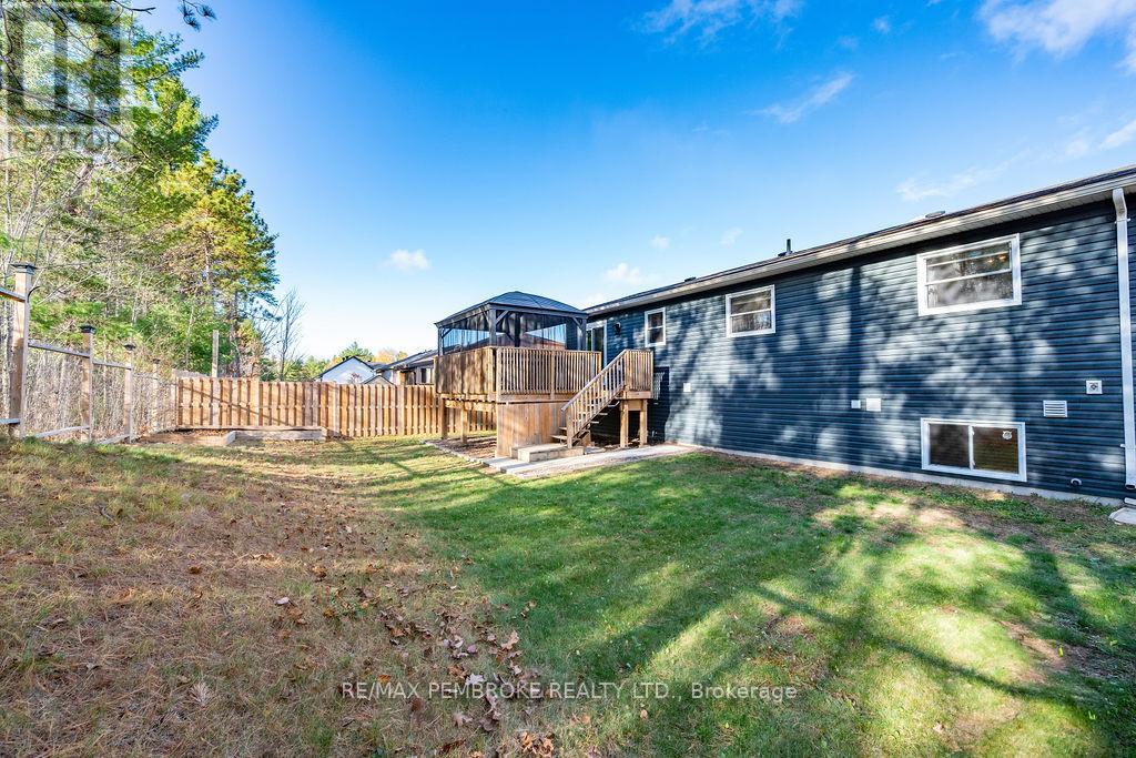 49 Dustin Drive, Petawawa, Ontario  K8H 0G3 - Photo 12 - X12492082