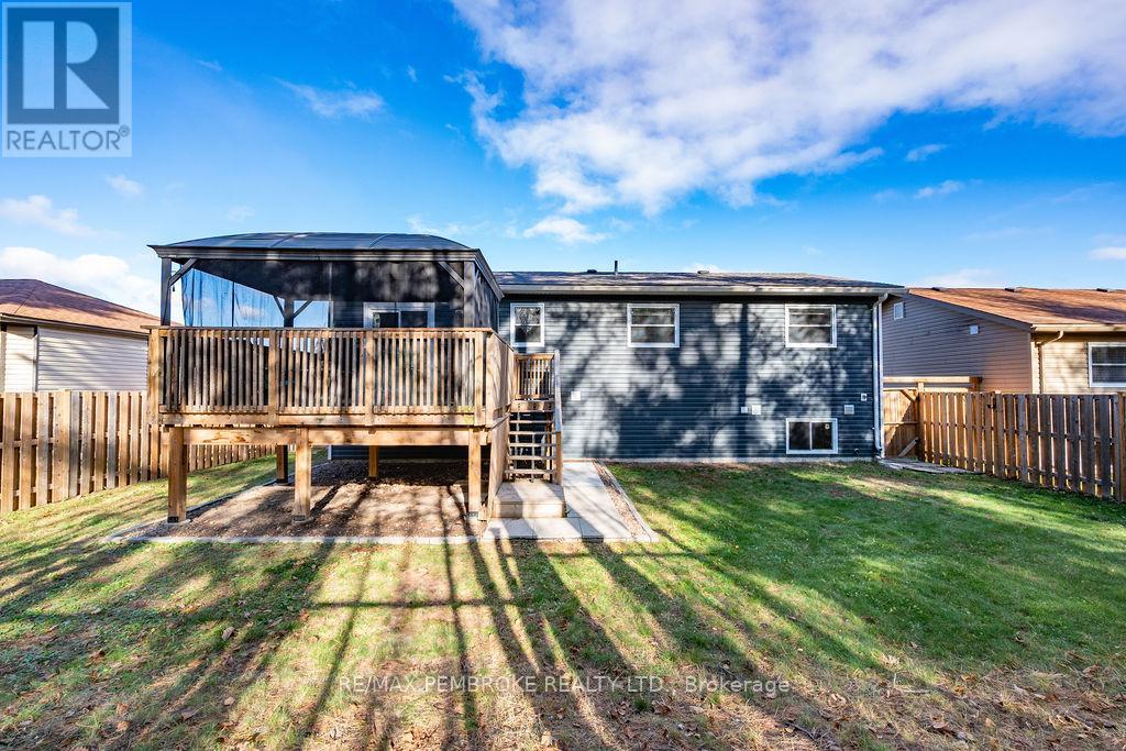 49 Dustin Drive, Petawawa, Ontario  K8H 0G3 - Photo 13 - X12492082