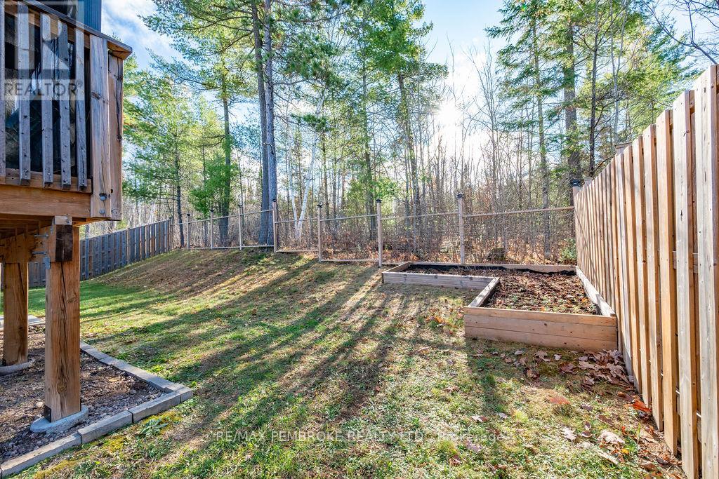 49 Dustin Drive, Petawawa, Ontario  K8H 0G3 - Photo 14 - X12492082
