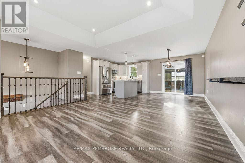 49 Dustin Drive, Petawawa, Ontario  K8H 0G3 - Photo 20 - X12492082