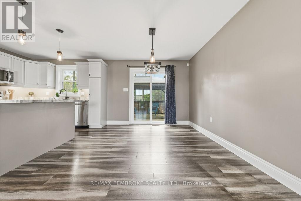 49 Dustin Drive, Petawawa, Ontario  K8H 0G3 - Photo 21 - X12492082