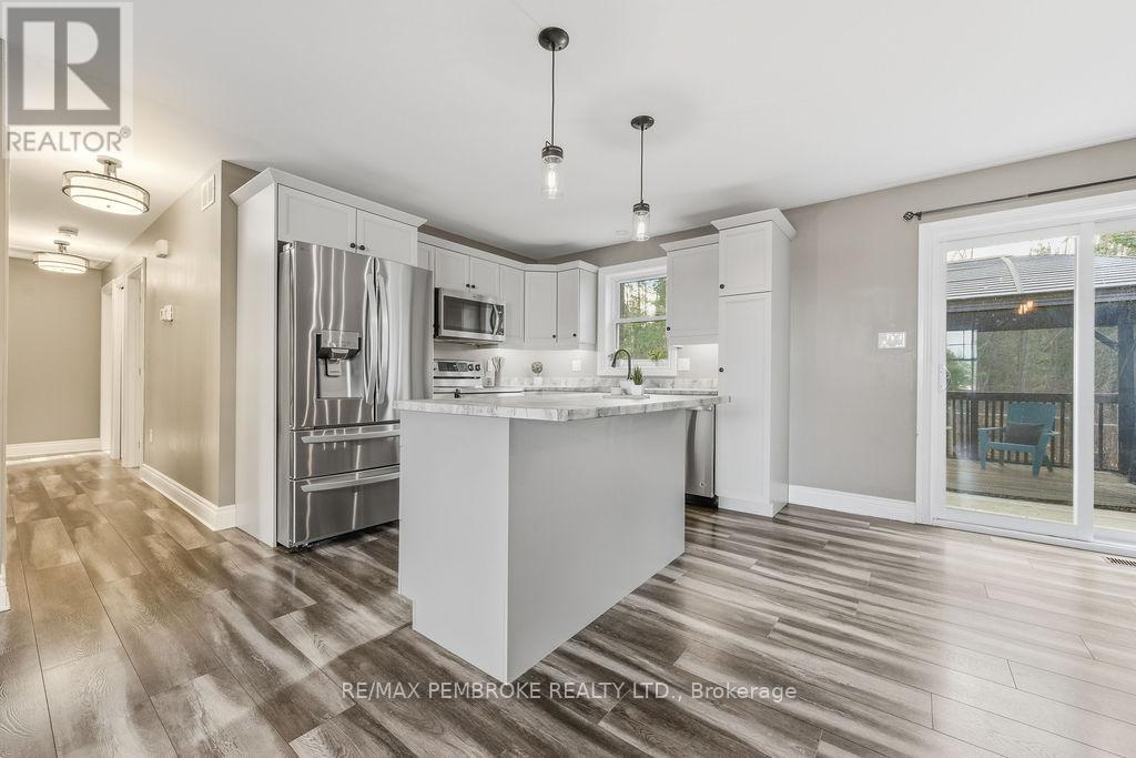 49 Dustin Drive, Petawawa, Ontario  K8H 0G3 - Photo 22 - X12492082