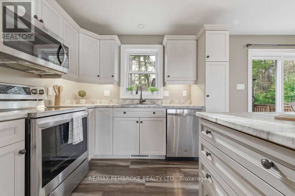 49 Dustin Drive, Petawawa, Ontario  K8H 0G3 - Photo 25 - X12492082