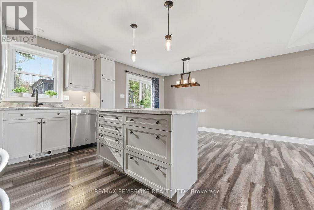 49 Dustin Drive, Petawawa, Ontario  K8H 0G3 - Photo 26 - X12492082