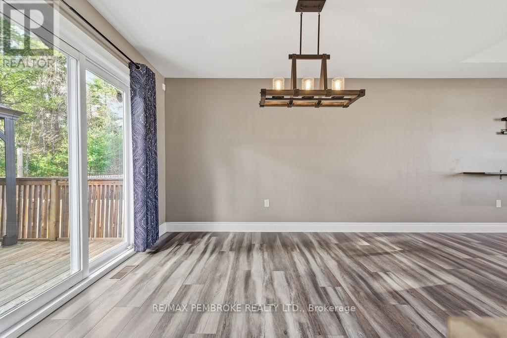 49 Dustin Drive, Petawawa, Ontario  K8H 0G3 - Photo 27 - X12492082