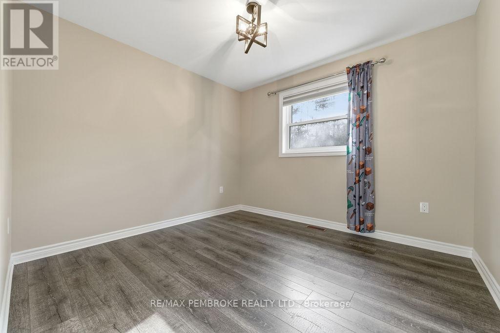 49 Dustin Drive, Petawawa, Ontario  K8H 0G3 - Photo 29 - X12492082