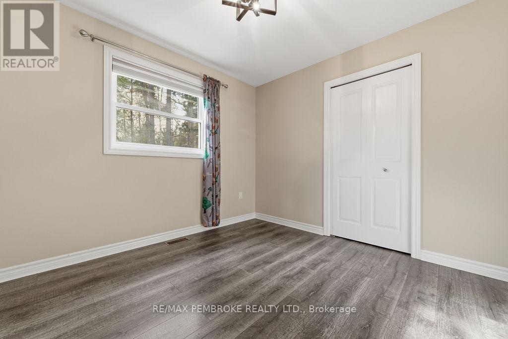 49 Dustin Drive, Petawawa, Ontario  K8H 0G3 - Photo 30 - X12492082