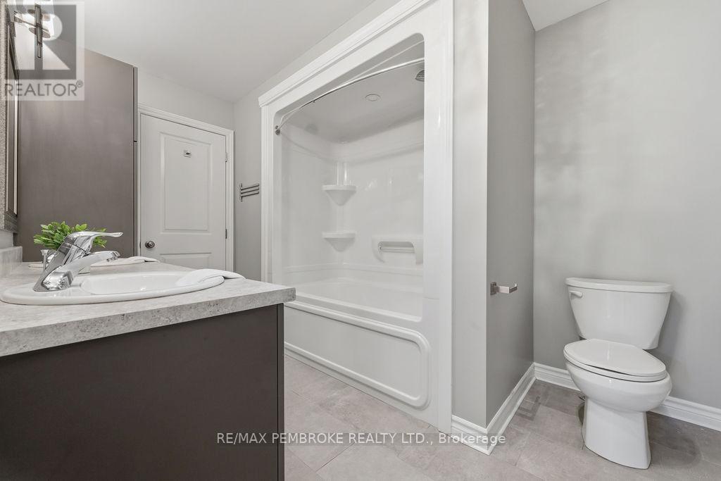 49 Dustin Drive, Petawawa, Ontario  K8H 0G3 - Photo 37 - X12492082