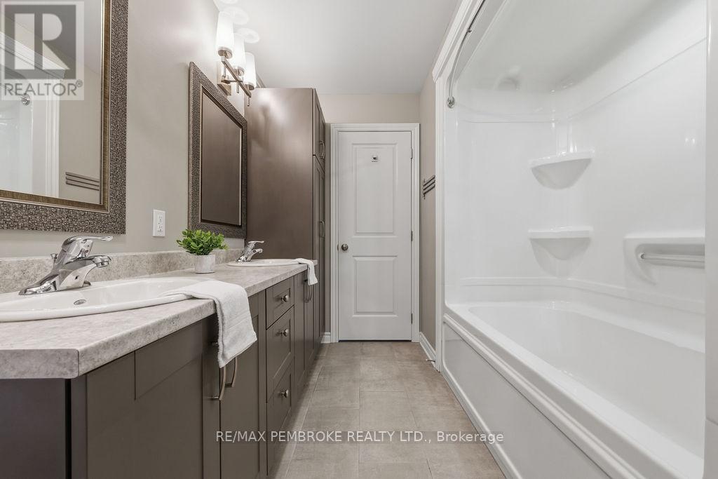 49 Dustin Drive, Petawawa, Ontario  K8H 0G3 - Photo 38 - X12492082