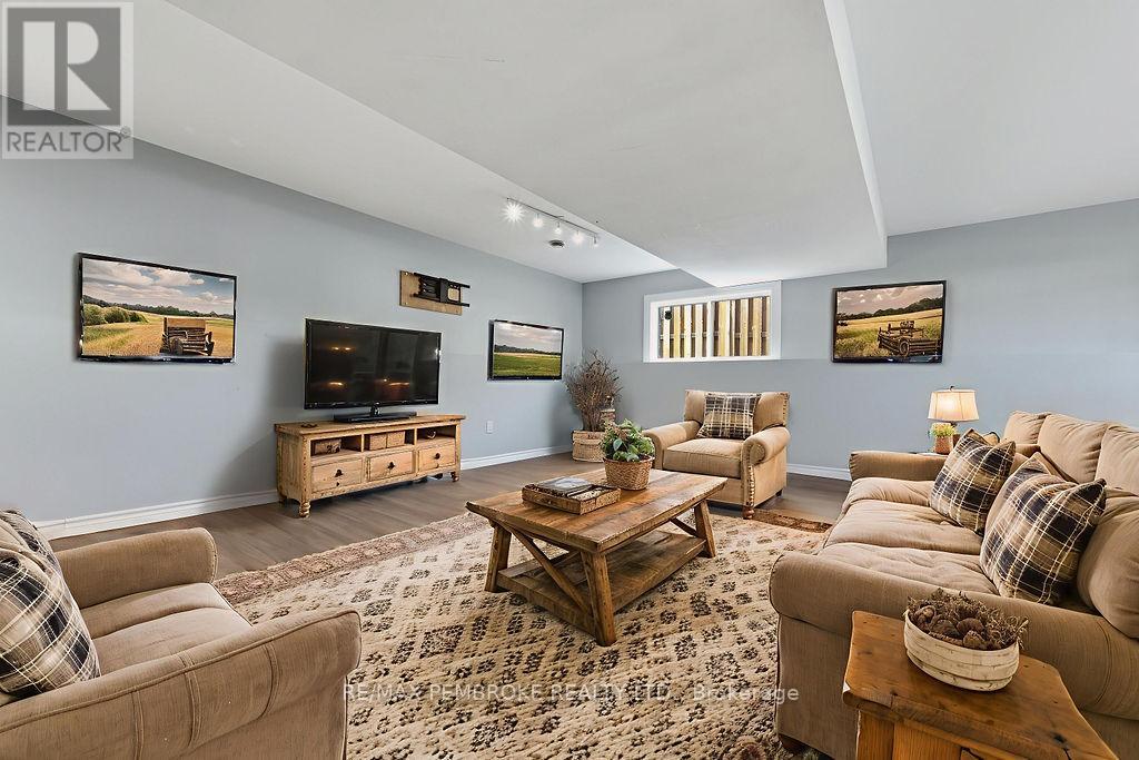 49 Dustin Drive, Petawawa, Ontario  K8H 0G3 - Photo 41 - X12492082