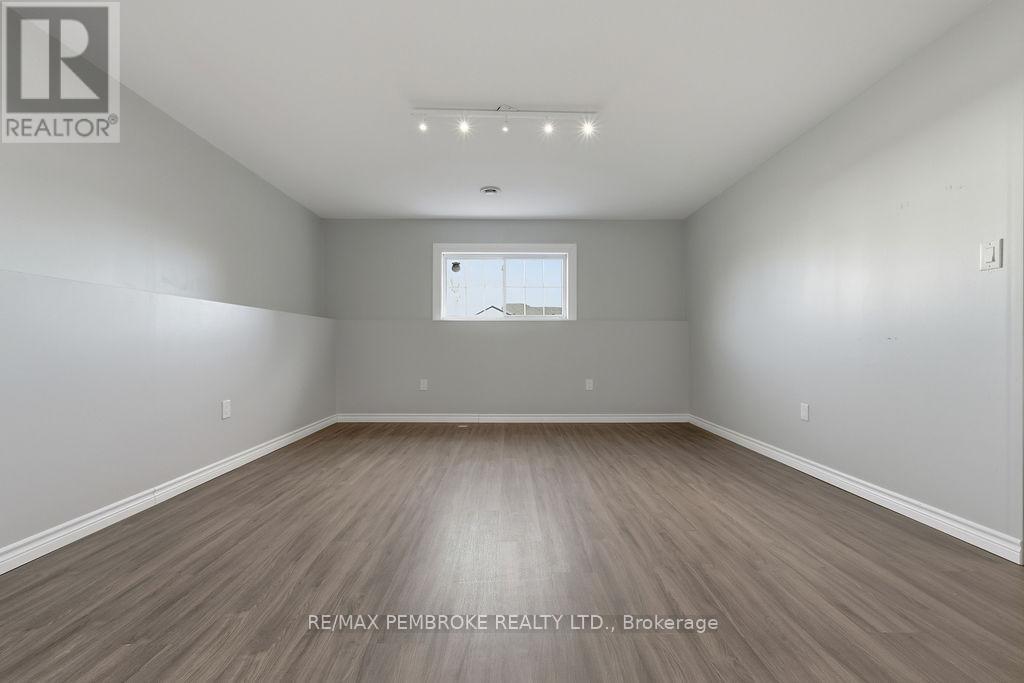 49 Dustin Drive, Petawawa, Ontario  K8H 0G3 - Photo 42 - X12492082