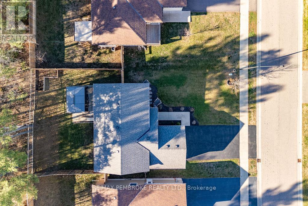 49 Dustin Drive, Petawawa, Ontario  K8H 0G3 - Photo 8 - X12492082