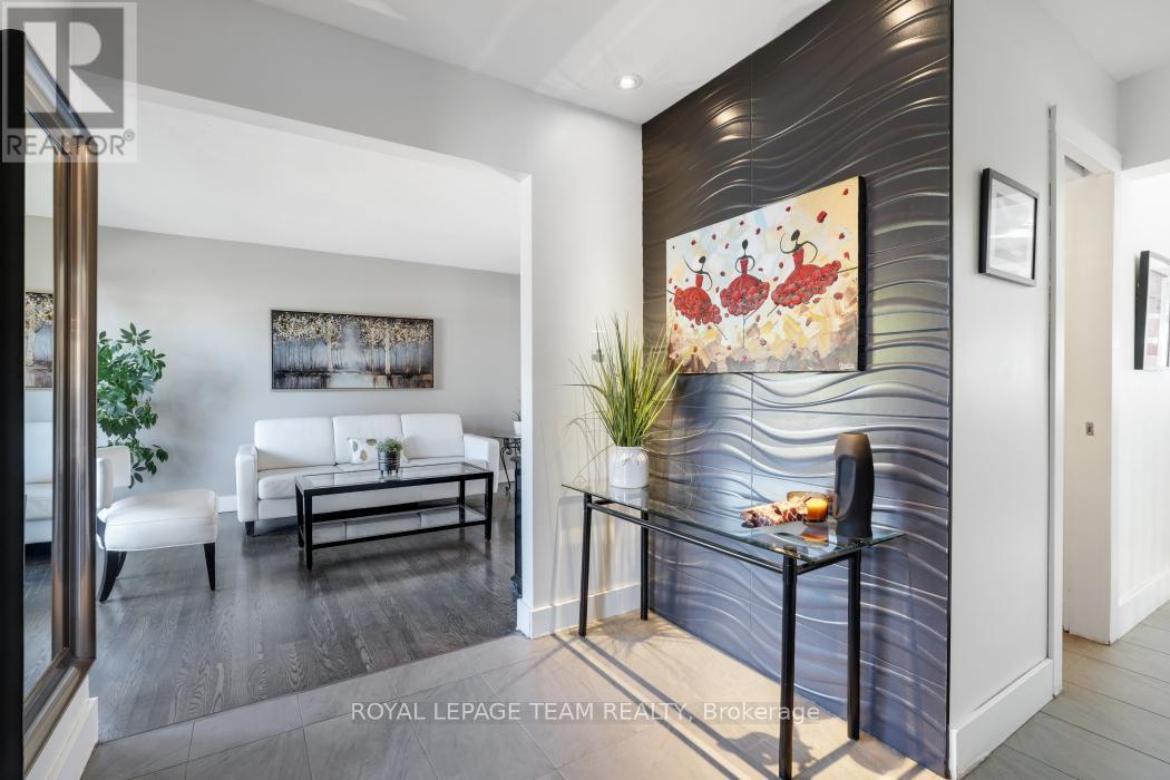 28 Holitman Drive, Ottawa, Ontario  K2J 2A9 - Photo 3 - X12492060