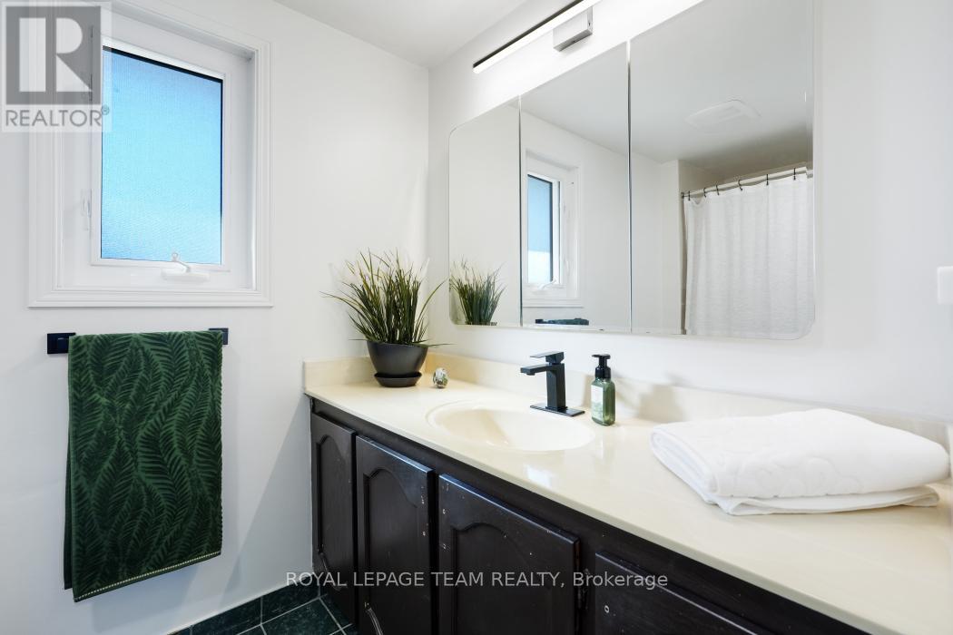 28 Holitman Drive, Ottawa, Ontario  K2J 2A9 - Photo 30 - X12492060