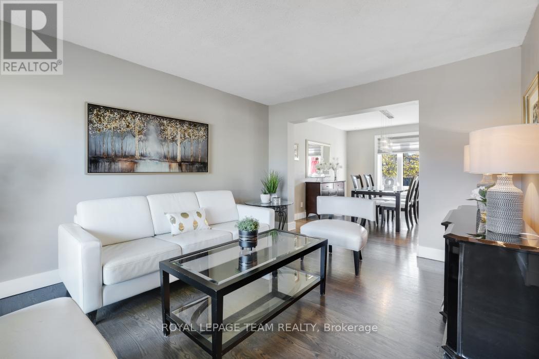 28 Holitman Drive, Ottawa, Ontario  K2J 2A9 - Photo 4 - X12492060