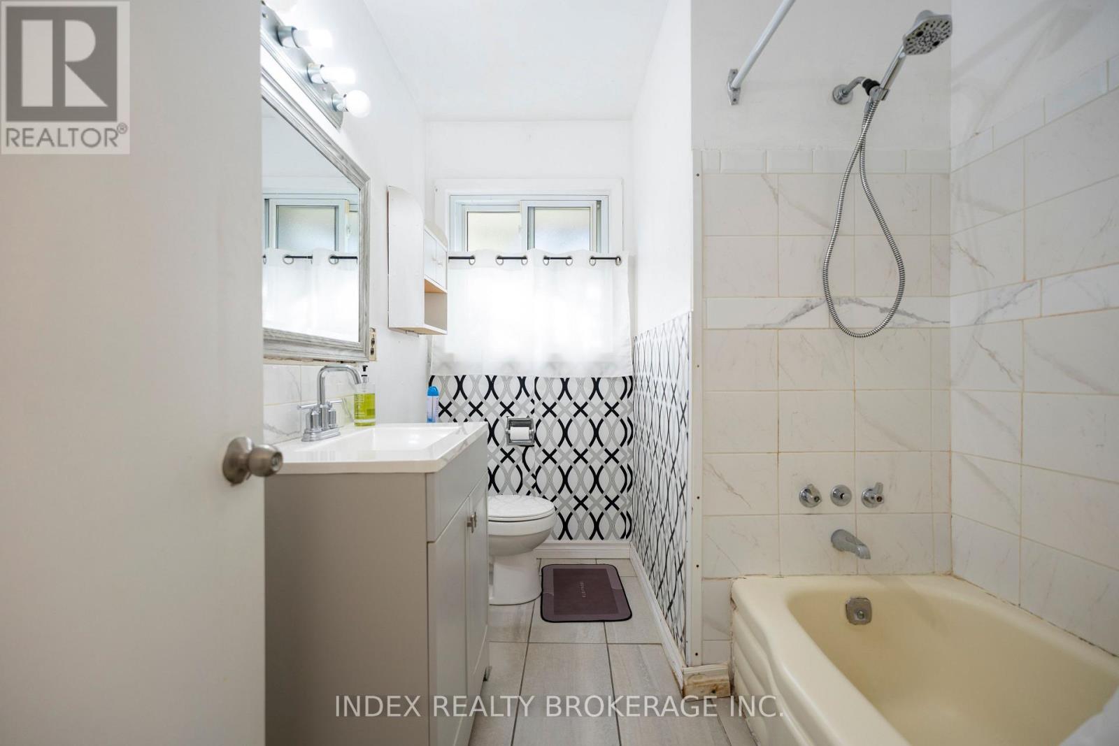 3664 Arlington Avenue, Niagara Falls, Ontario  L2J 2X2 - Photo 14 - X12491452