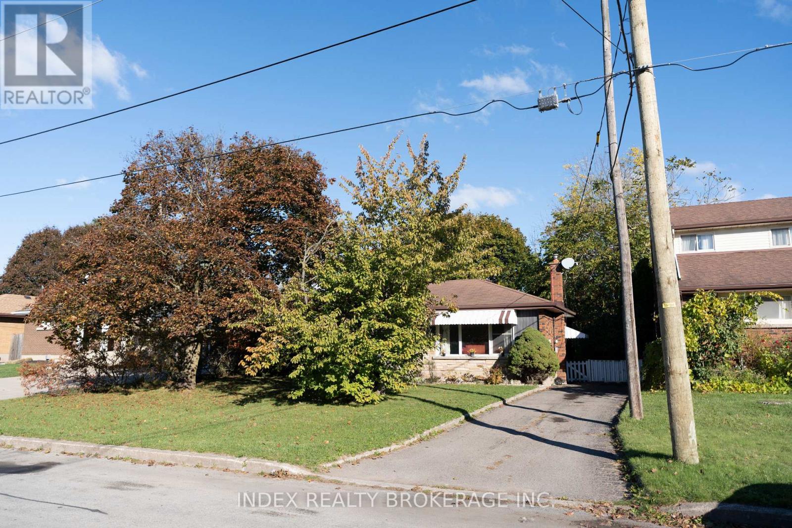 3664 Arlington Avenue, Niagara Falls, Ontario  L2J 2X2 - Photo 3 - X12491452