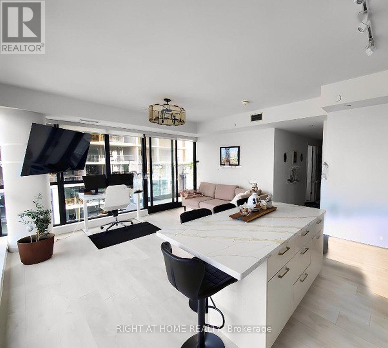 1308 - 33 Frederick Todd Way, Toronto, Ontario  M4G 0C9 - Photo 5 - C12491588