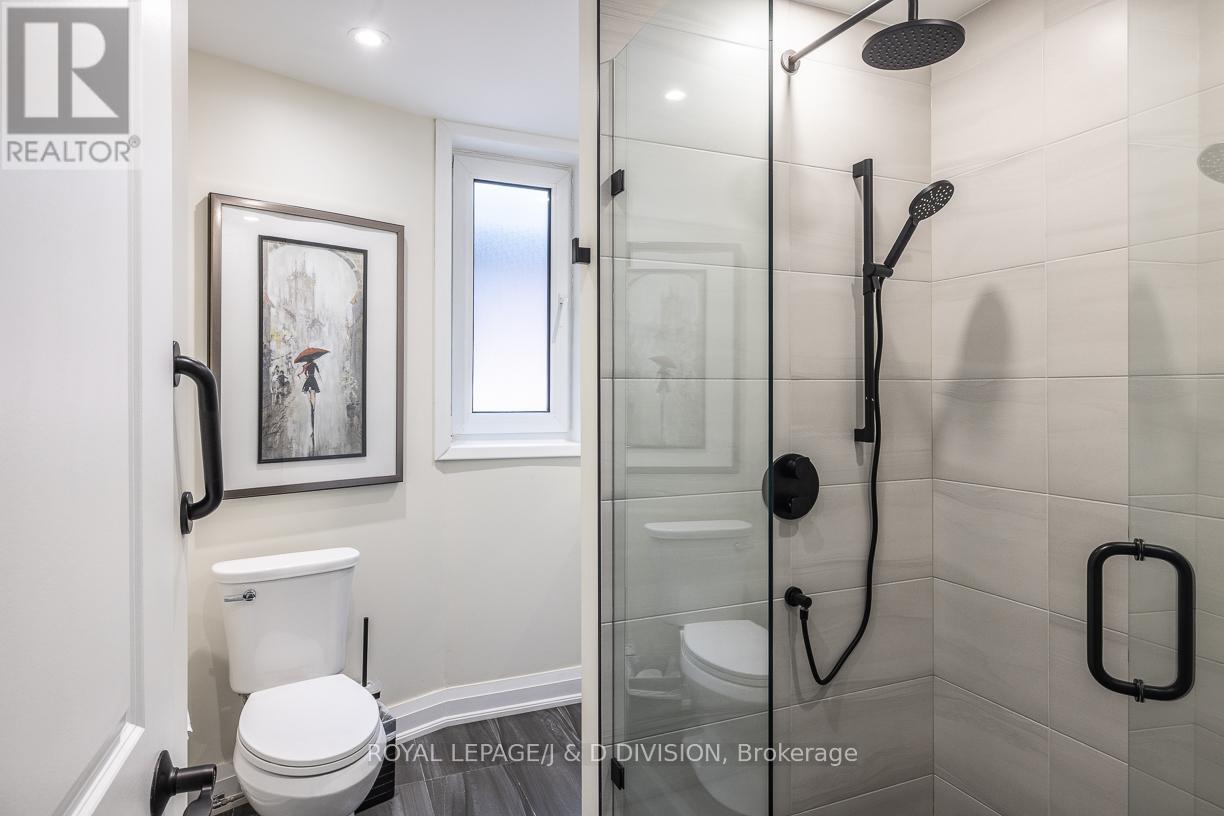 16 Boswell Avenue, Toronto, Ontario  M5R 1M4 - Photo 18 - C12491872