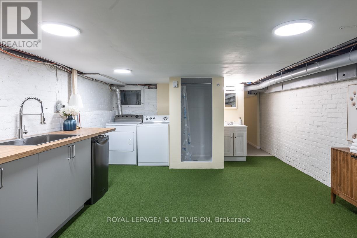 16 Boswell Avenue, Toronto, Ontario  M5R 1M4 - Photo 28 - C12491872