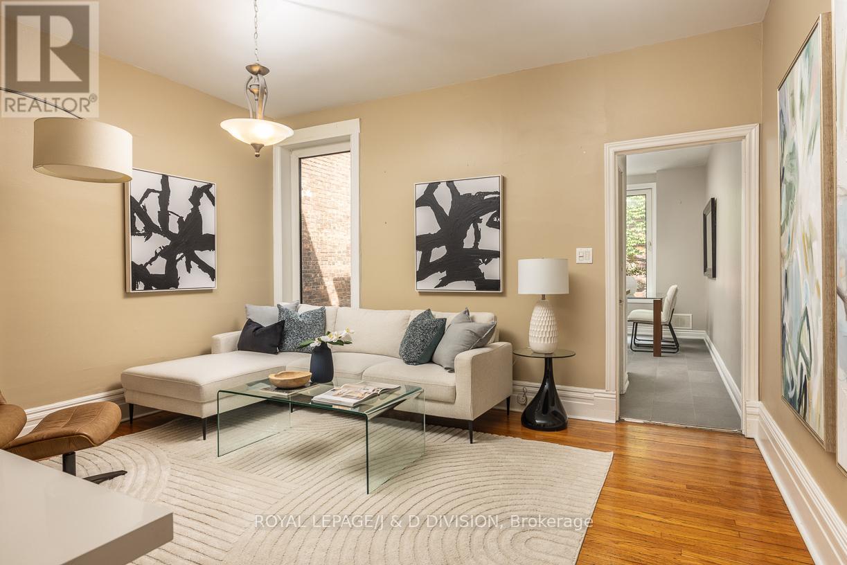 16 Boswell Avenue, Toronto, Ontario  M5R 1M4 - Photo 7 - C12491872