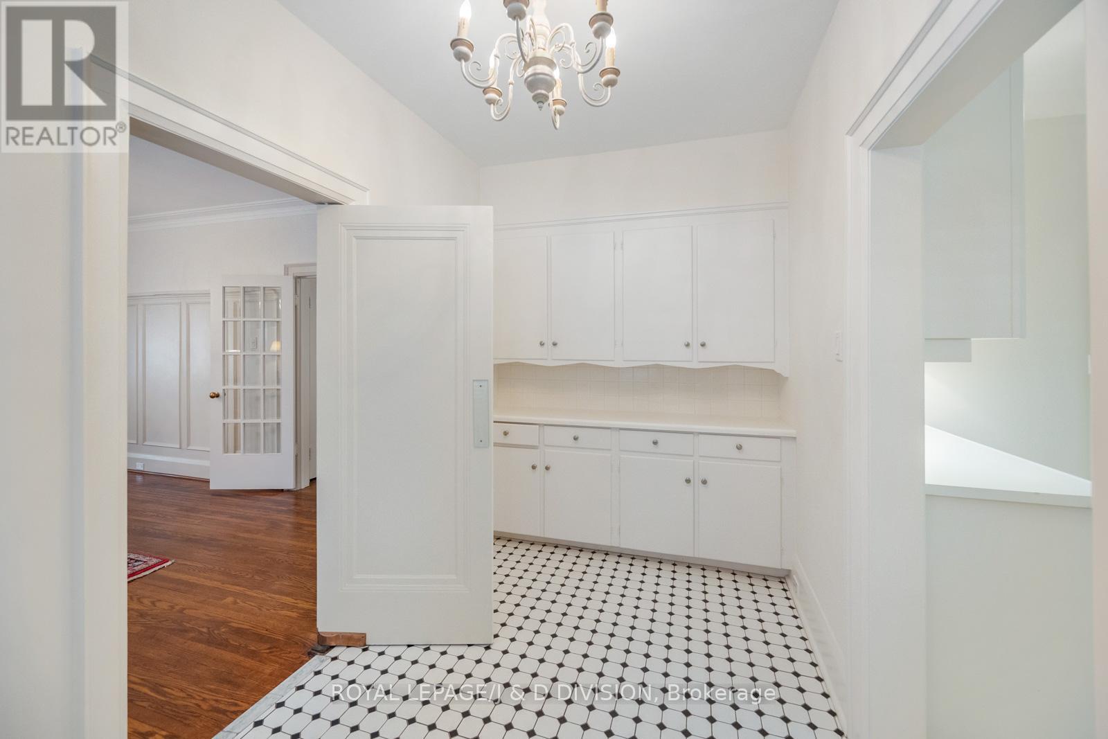 4 Highbourne Road, Toronto, Ontario  M5P 2J2 - Photo 12 - C12491888